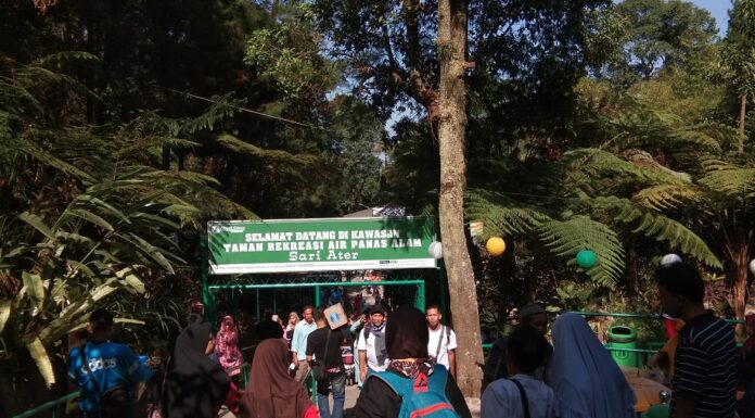 Relaksasi Berendam Air Panas Alami Sari Ater Sari Ater