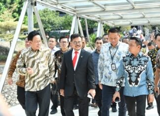 Tim Penilai Varietas Tanaman Produk Rekayasa Genetik Tim Penilai Varietas Tanaman Produk Rekayasa Genetik.