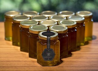 Lebah Madu di Home of Rolls-Royce Bergairah Berproduksi Rolls-Royce of Honey, madu paling ekslusif di dunia.