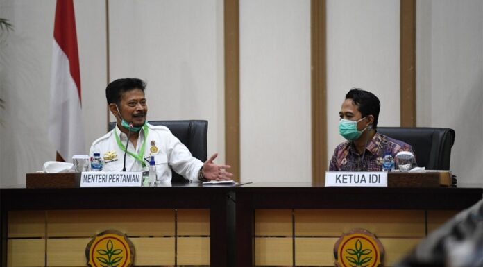Jamu Herbal Eukaliptus Jadi Fitofarmaka, Biaya Pelayanan Kesehatan Jadi Murah Kementerian Pertanian menyerahkah hasil penelitian Balitbangtan tentang eukaliptus kepada Ikatan Dokter Indonesia untuk dilakukan uji klinis dan riset-riset lainnya.