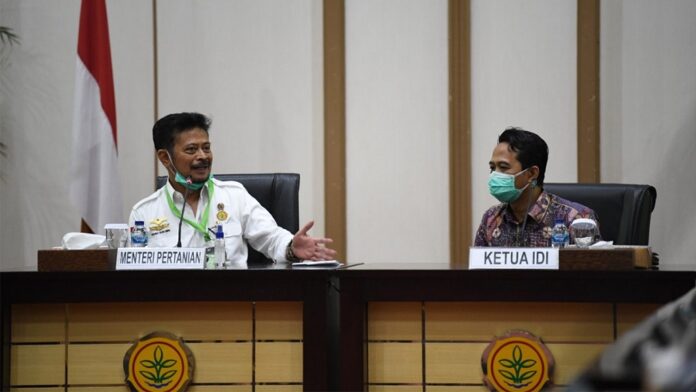 Kementerian Pertanian menyerahkah hasil penelitian Balitbangtan tentang eukaliptus kepada Ikatan Dokter Indonesia untuk dilakukan uji klinis dan riset-riset lainnya.