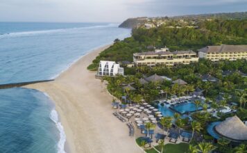 The Ritz-Carlton Bali, Hotel Top Keempat di Dunia The Ritz-Carlton, Bali, dinobatkan sebagai hotel top keempat di dunia dalam penghargaan World’s Best Awards ke-25.