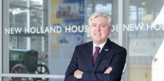 New Holland Agriculture Tumbuh Bersama Petani New Holland Agriculture mengembangkan banyak teknologi baru, konektivitas, otomatisasi, dan bahan bakar alternatif.