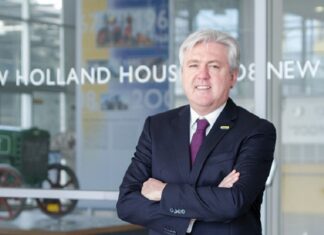 New Holland Agriculture Tumbuh Bersama Petani New Holland Agriculture mengembangkan banyak teknologi baru, konektivitas, otomatisasi, dan bahan bakar alternatif.