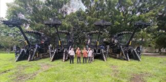 Austoft 8810 Solusi Kelangkaan Tenaga Kerja Panen Tebu Mesin panen tebu Austoft 8810 Case IH ini sebagai solusi mengatasi kelangkaan tenaga kerja panen tebu.