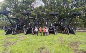 Austoft 8810 Solusi Kelangkaan Tenaga Kerja Panen Tebu Mesin panen tebu Austoft 8810 Case IH ini sebagai solusi mengatasi kelangkaan tenaga kerja panen tebu.