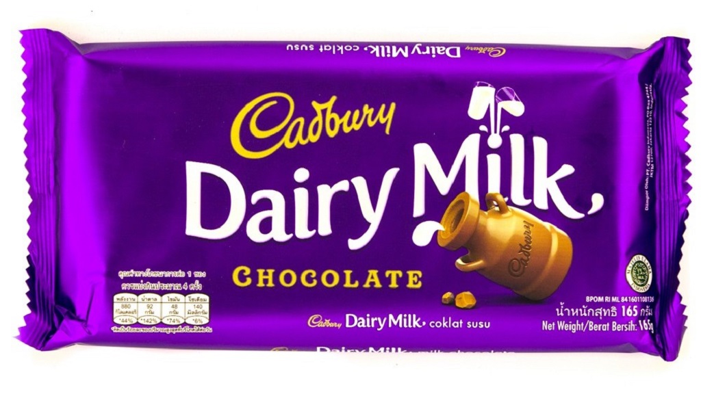 Dengan kemasan ganda, cokelat Cadbury terkesan sebagai produk premium.