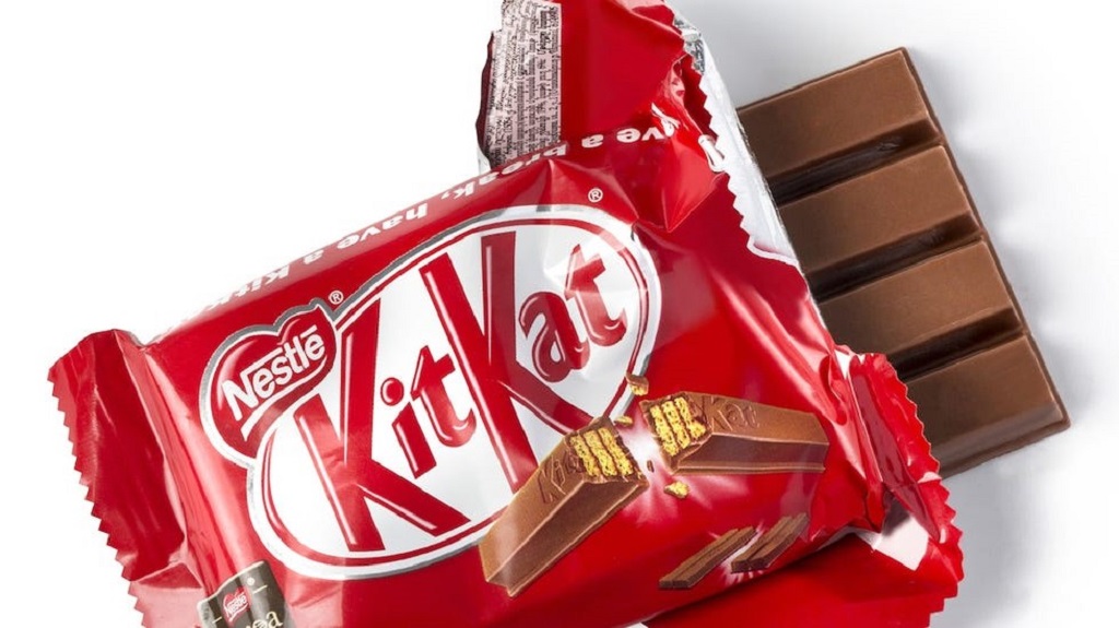 Cokelat Nestle KitKat sangat digemari anak-anak.
