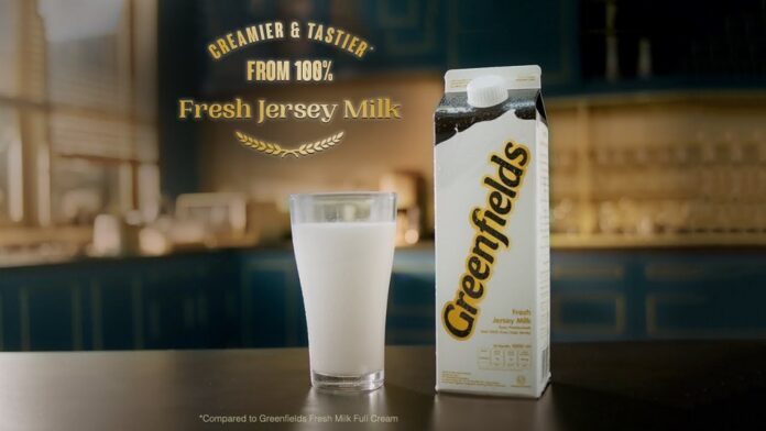 Proses pemerahan sapi Jersey untuk Greenfields Fresh Jersey Milk menggunakan penampungan khusus untuk memastikan produk ini 100% susu segar sapi Jersey.
