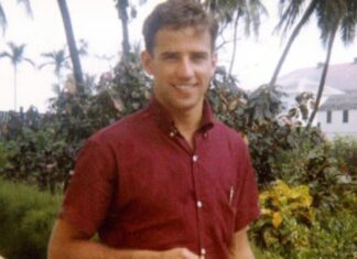 Keteguhan Hati Joe Biden Sembuhkan Gagap Karena gagap, Joe Biden tidak diterima bekerja di sebuah kafe.