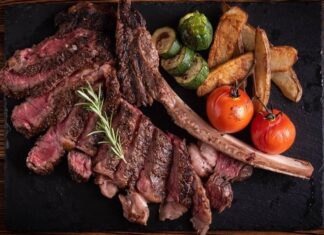 Tomahawk Beef Steak Juara Rasanya Tomahawk beef steak sangat empuk, beraroma, dan nikmat.