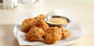 Pertama di Dunia, Singapura Mengizinkan Daging Ayam Kultur Beredar Komersial Nugget ayam terbuat dari daging ayam kultur bermerek GOOD Meat, tepung terigu, dan protein berbasis kacang hijau.