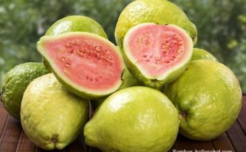 7 Manfaat Kesehatan Mengonsumsi Buah Jambu Biji Kandungan kimia jambu biji, termasuk jambu kristal, antara lain vitamin C, vitamin A, vitamin E, besi, fosfor, kalsium, flavonoid, dan kelompok polifenol.