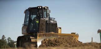 Trakindo Utama Luncurkan Trio Dozer Kecil Caterpillar Tangguh dan Canggih Trakindo Utama luncurkan trio dozer kecil yang tangguh dan canggih tahun 2021.