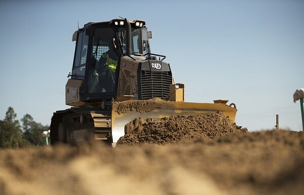 Trakindo Utama Luncurkan Trio Dozer Kecil Caterpillar Tangguh dan Canggih Trakindo Utama luncurkan trio dozer kecil yang tangguh dan canggih tahun 2021.