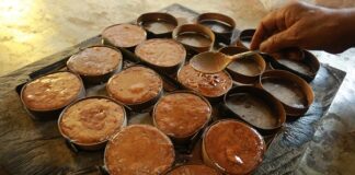 Cara Pembuatan Gula Aren Cetak dan Semut Pemanis Makanan dan Minuman Gula aren mempunyai Indeks Glikemik rendah.