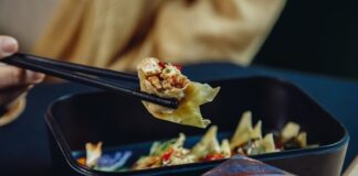 Daging Ayam Buatan Lab GOOD Meat Kian Digemari Konsumen Dua pertiga konsumen setuju restoran mengganti daging ayam konvensional, yang dipotong di rumah potong hewan, dengan daging ayam buatan lab.