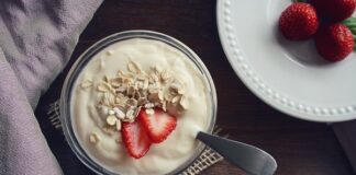 Simak Jenis Susu Fermentasi Yogurt untuk Kesehatan Tubuh Kandungan probiotik di dalam yogurt berpotensi mengatasi gangguan pada saluran perncernaan seperti diare, sembelit, dan radang usus.