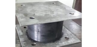 Protipe Karet Bantalan Bangunan Tahan Gempa untuk Dipasang di Pondasi Prototipe karet bantalan bangunan tahan gempa.