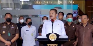 Peran Pejabat dan Pengusaha Tersangka Ekspor Minyak Sawit empat tersangka ekspor minyak sawit