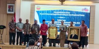 Gelar Bapak Peternak Sapi Perah Rakyat dan Koperasi Susu untuk Bustanil Arifin Bustanil Arifin Bapak Peternak Sapi Perah Rakyat